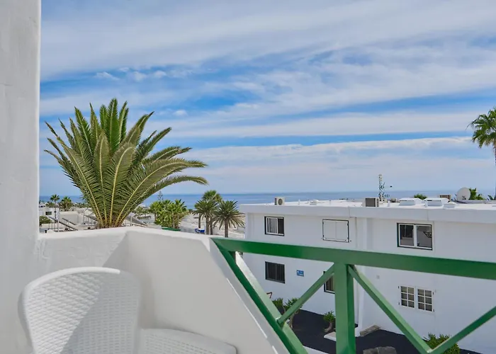 Floor Ocean Views Lanzamar - Renovated Gem With A Sunny, Private Terrace & Elevator & Pool - Appartement Puerto del Carmen (Lanzarote)