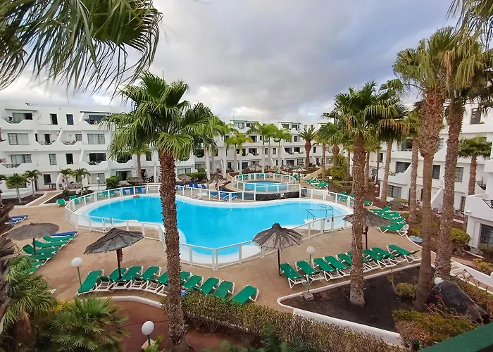 Floor Ocean Views Lanzamar - Renovated Gem With A Sunny, Private Terrace & Elevator & Pool - Apartamento