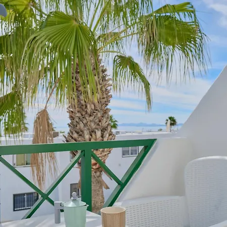 Floor Ocean Views Lanzamar - Renovated Gem With A Sunny, Private Terrace & Elevator & Pool - Puerto del Carmen (Lanzarote)